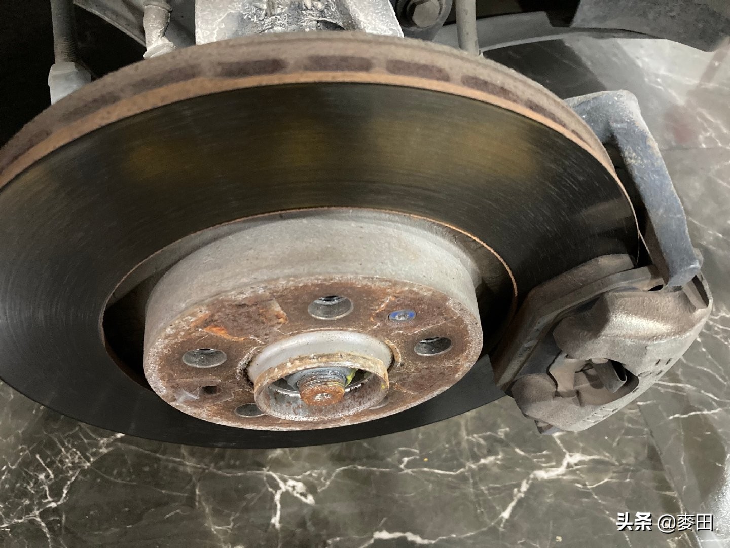 老车更换刹车片需要磨刹车盘吗,十万公里该换刹车片了吗