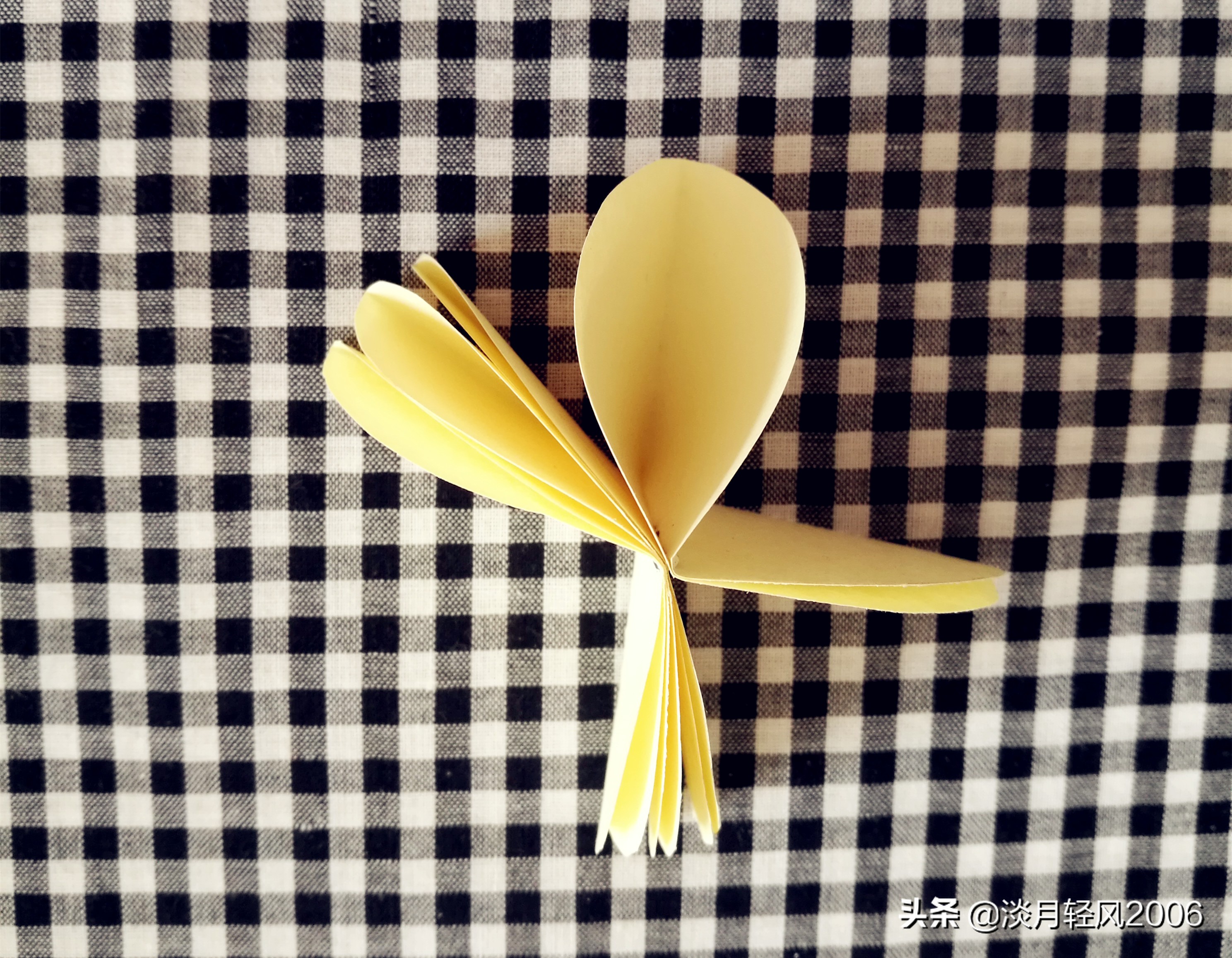 用卡纸制作的手工立体小花,彩色卡纸立体手工