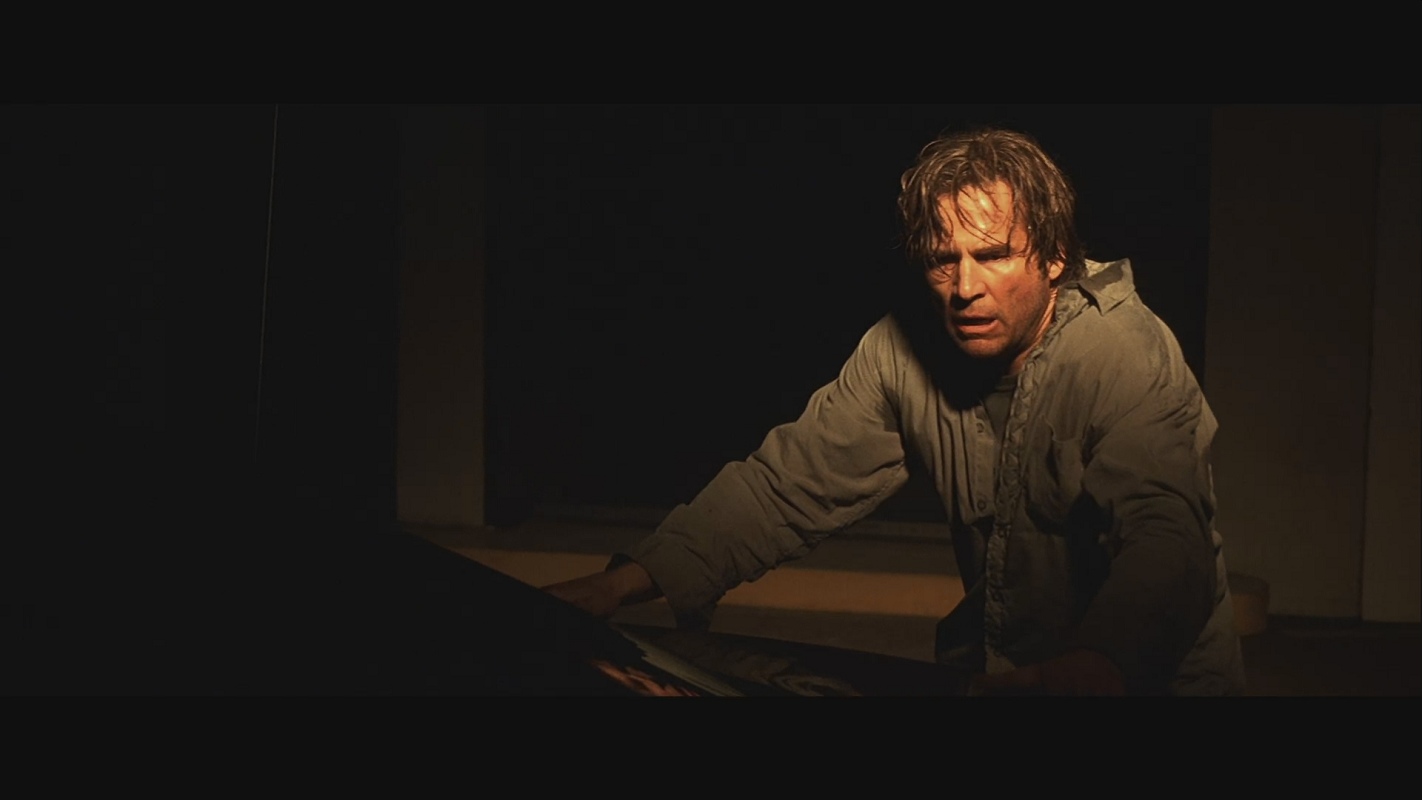 肖申克的救赎男主坐在屋顶的图片,肖申克的救赎男主妻子是谁杀的