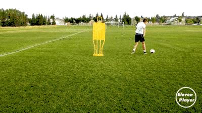 简单又实用的过人技巧足球,足球过人技巧空中摆动腿