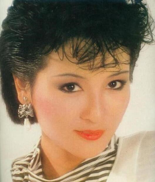 70岁老人找小20岁的女友,周润发年轻时的情史