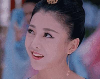 重口味慎入！美女玩起了大肉虫子，竟盘得又红又亮！