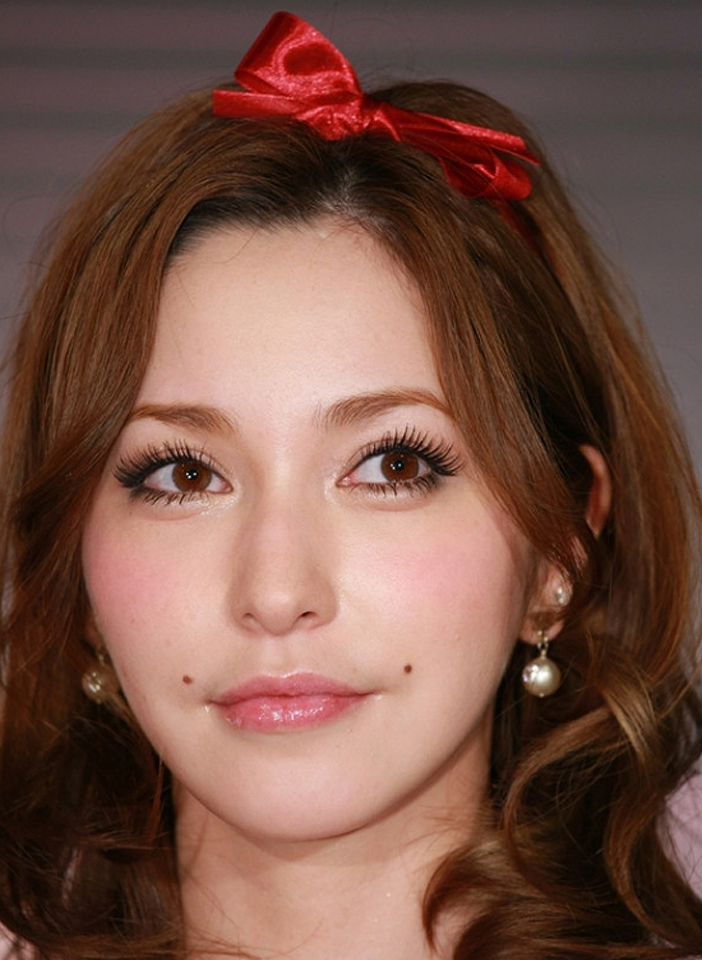 女人胸口有痣招桃花,眉尾下的痣招桃花点掉行不