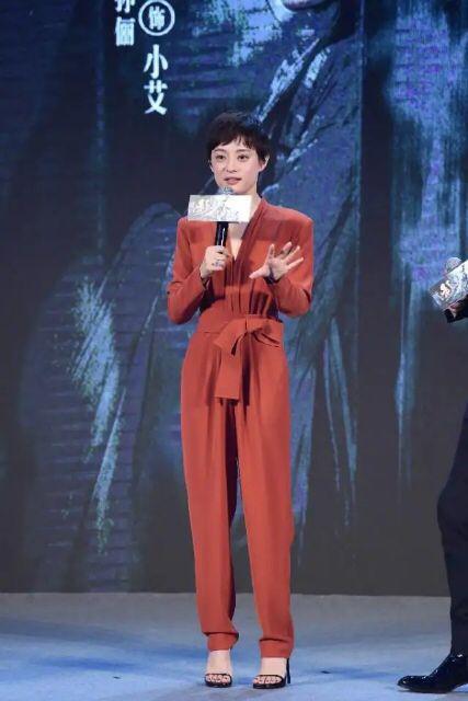 邓超孙俪穿情侣装合影,孙俪邓超穿西服的照片