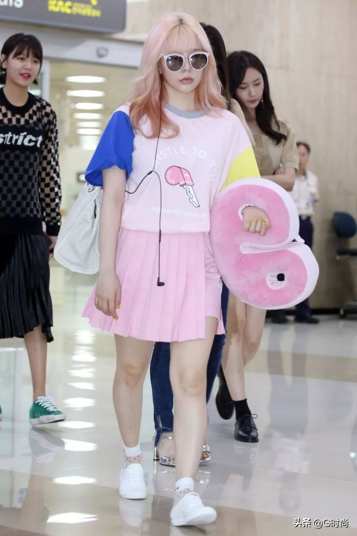 时髦短裙穿出优雅气质好身材,2022洋气百搭百褶短裙