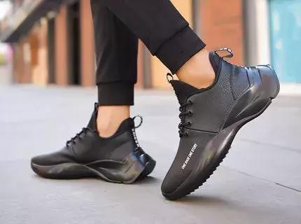 比较轻而且回弹和减震都不错的鞋,又软又帅又减震的鞋子推荐