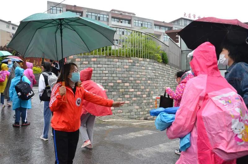 大连现在都有啥学校开学了,今天大连小学生开学吗