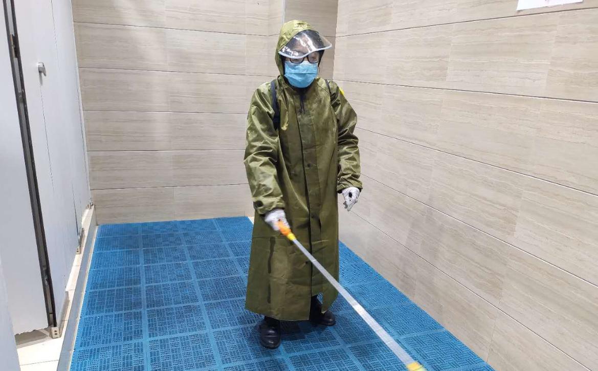 地铁车站防疫一线“清洁卫士”的24小时