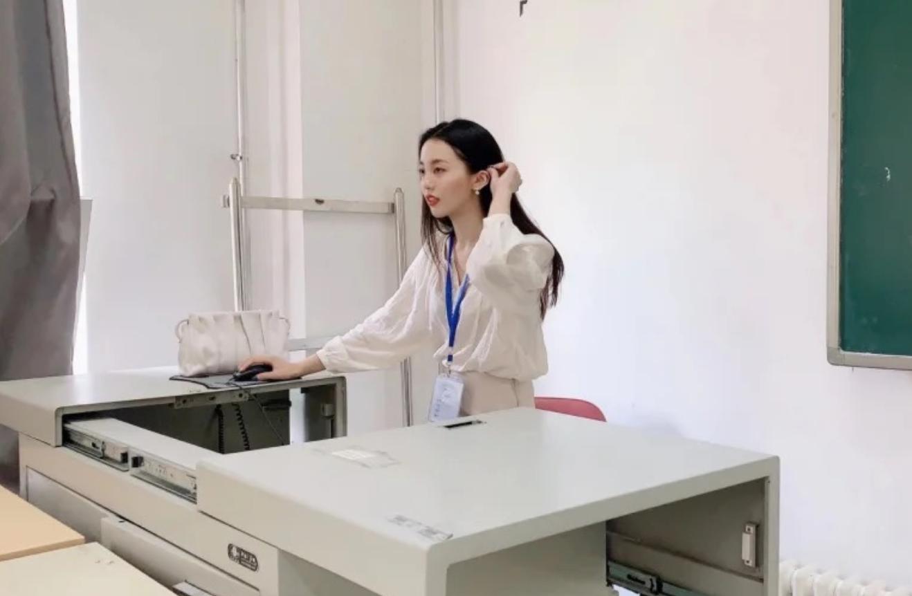 备注英语老师谐音梗,各科老师备注谐音梗