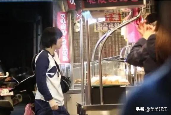 阿信与助理恋情曝光,阿信谈恋爱通告