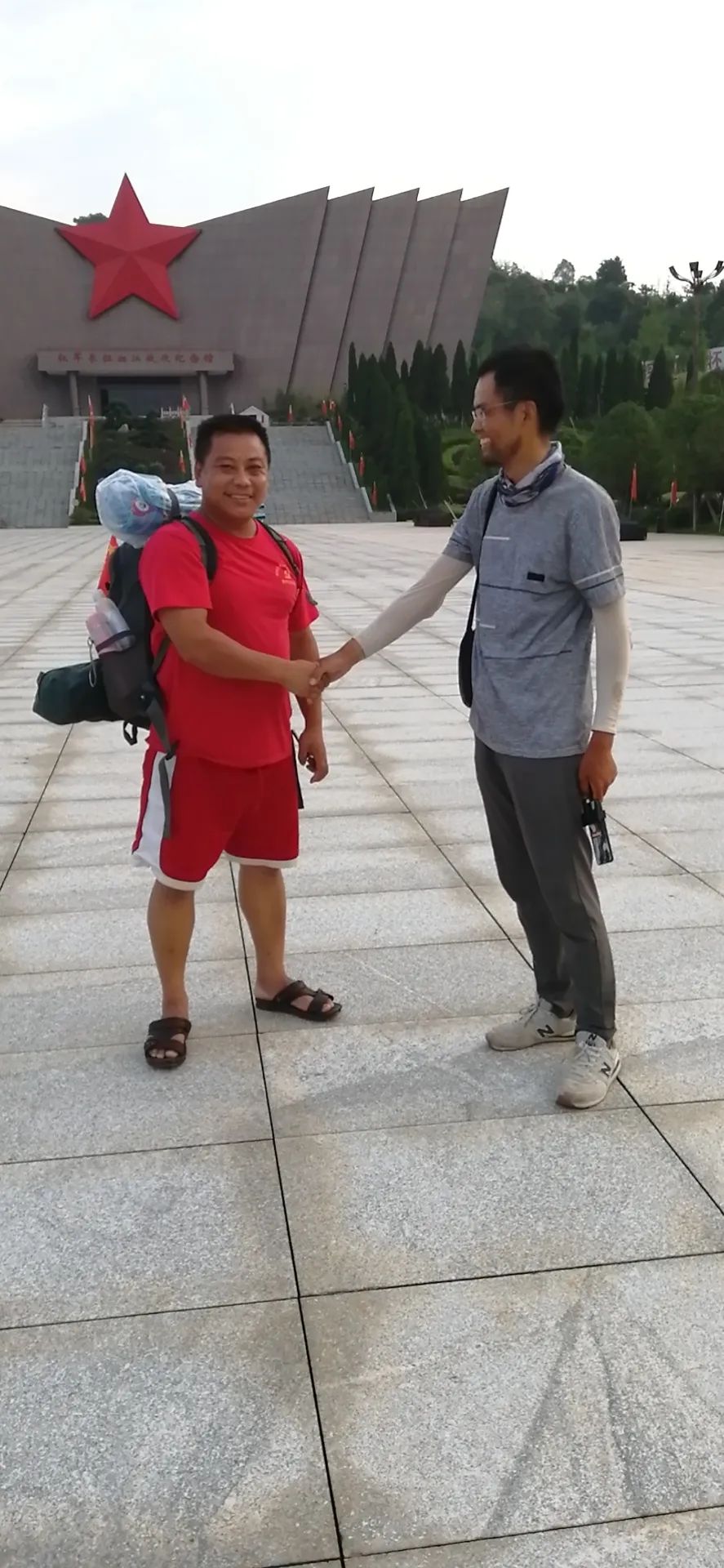 听小伙谈徒步长征路有趣事，28天，近千公里，29日到达广西全州