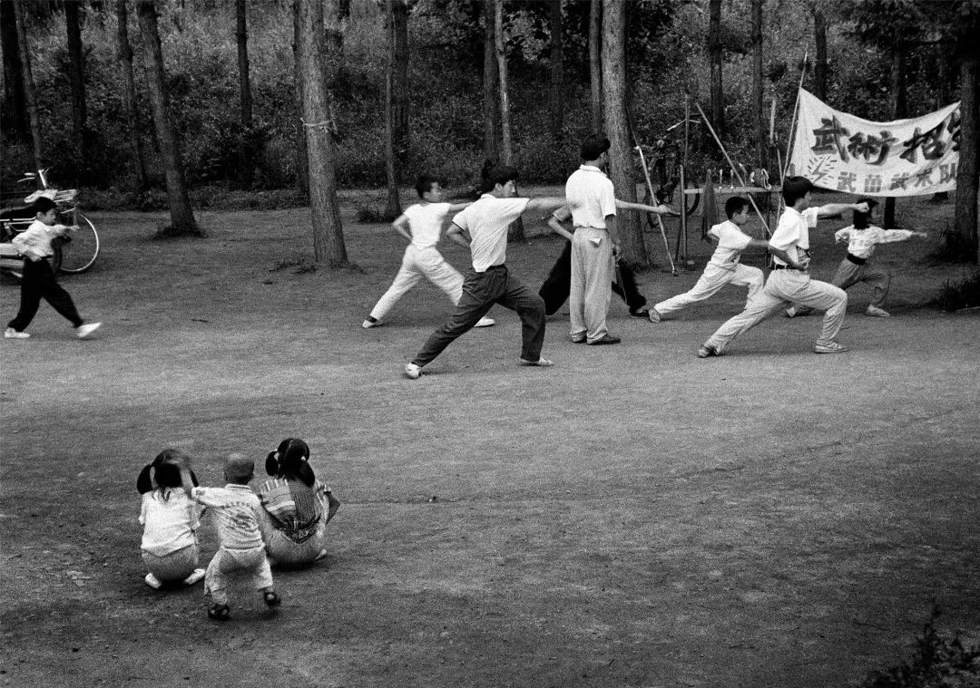 从一线记者到摄影艺术家，谢军拍下了即将消逝的时代记忆