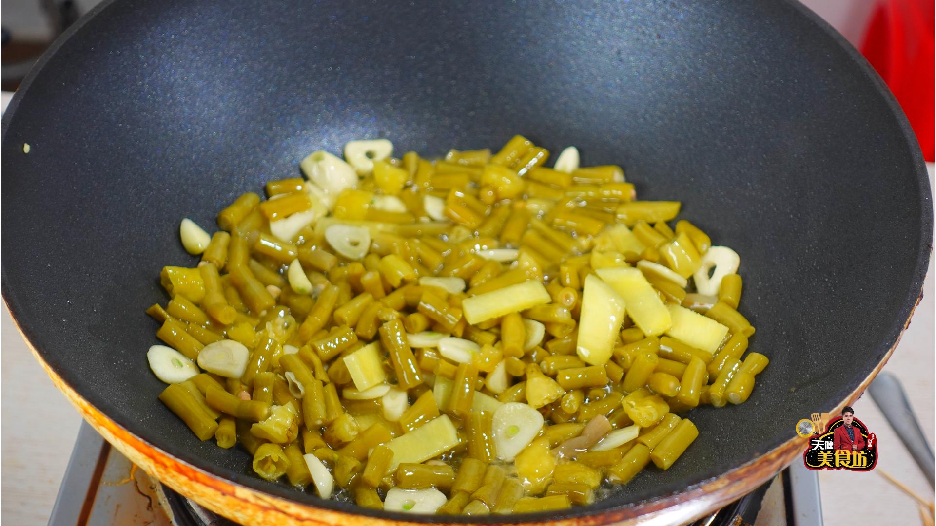 酸豆角炒鸡杂的正宗做法王刚,酸豆角爆炒鸡杂的做法