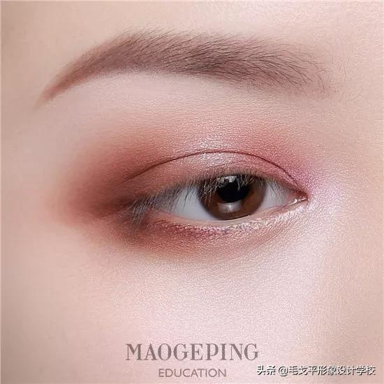 黄黑皮成熟粉感妆眼妆教程,截断式眼妆轻欧美妆简单