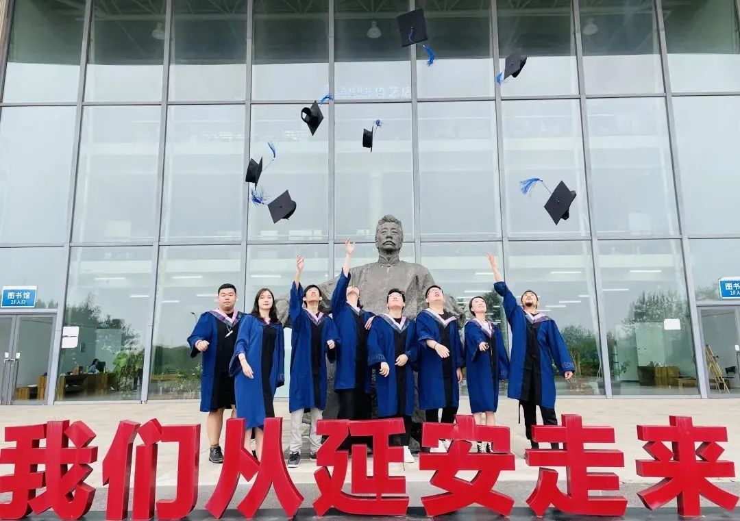 美院中国风学士服,九大美术学院学士服