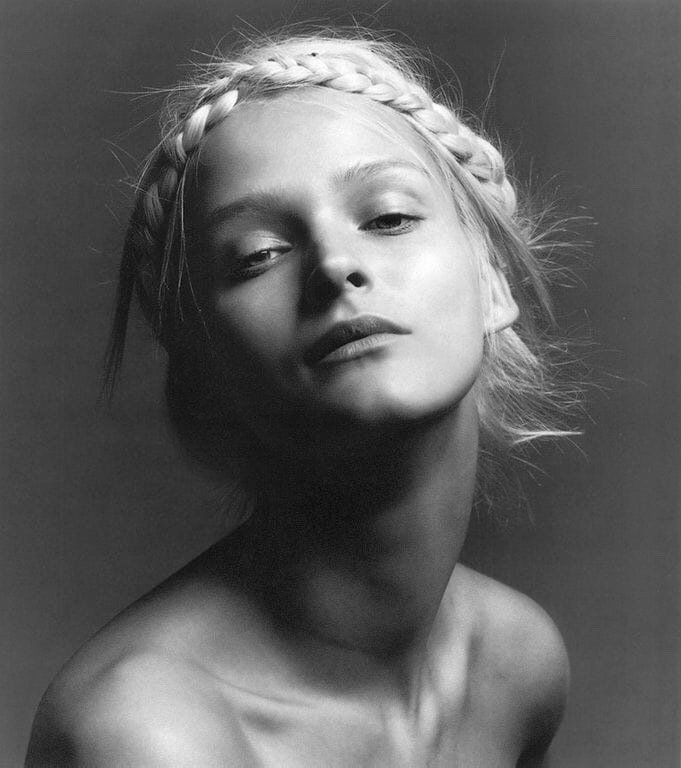 超模届传奇天神，维秘T台一脱惊艳世人，巅峰期竟突然退圈？