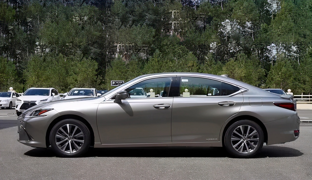 雷克萨斯es动力对比轩逸,雷克萨斯es200和荣放2.0动力