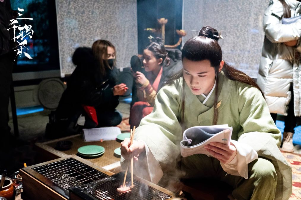 三千鸦杀蒋依依和赵露思,三千鸦杀蒋依依红衣造型