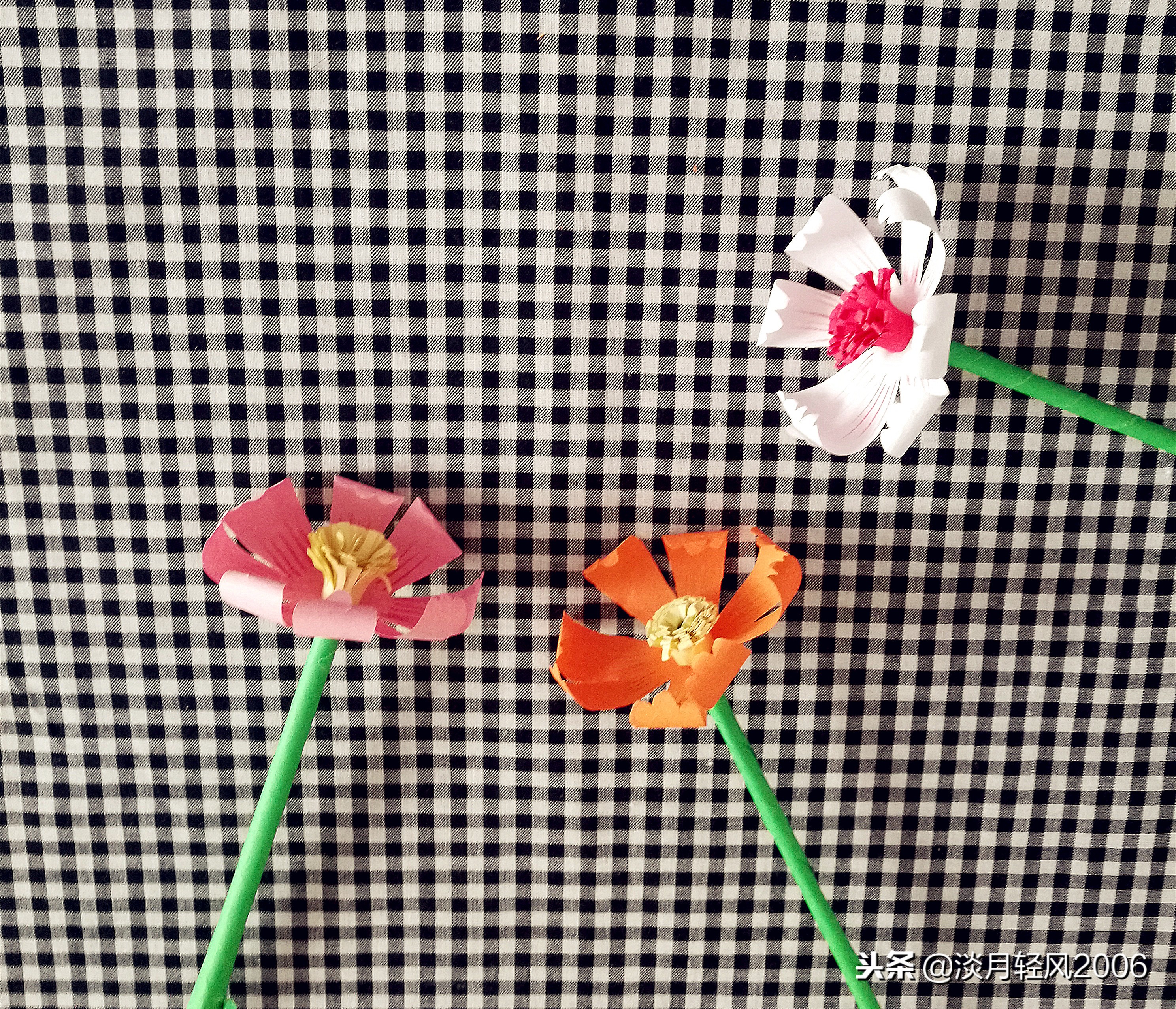 非常小的卡纸一束花手工制作,一枝花一张硬卡纸包装教程