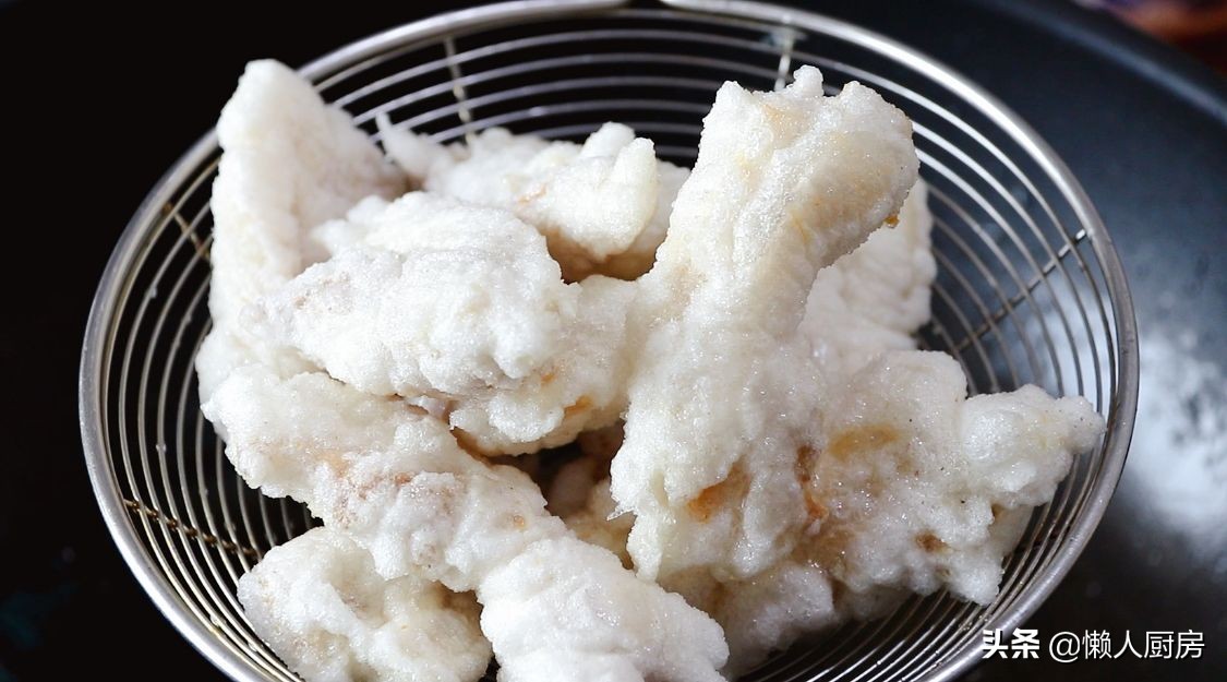 脆皮五花肉蘸料做法,五花肉裹淀粉油炸