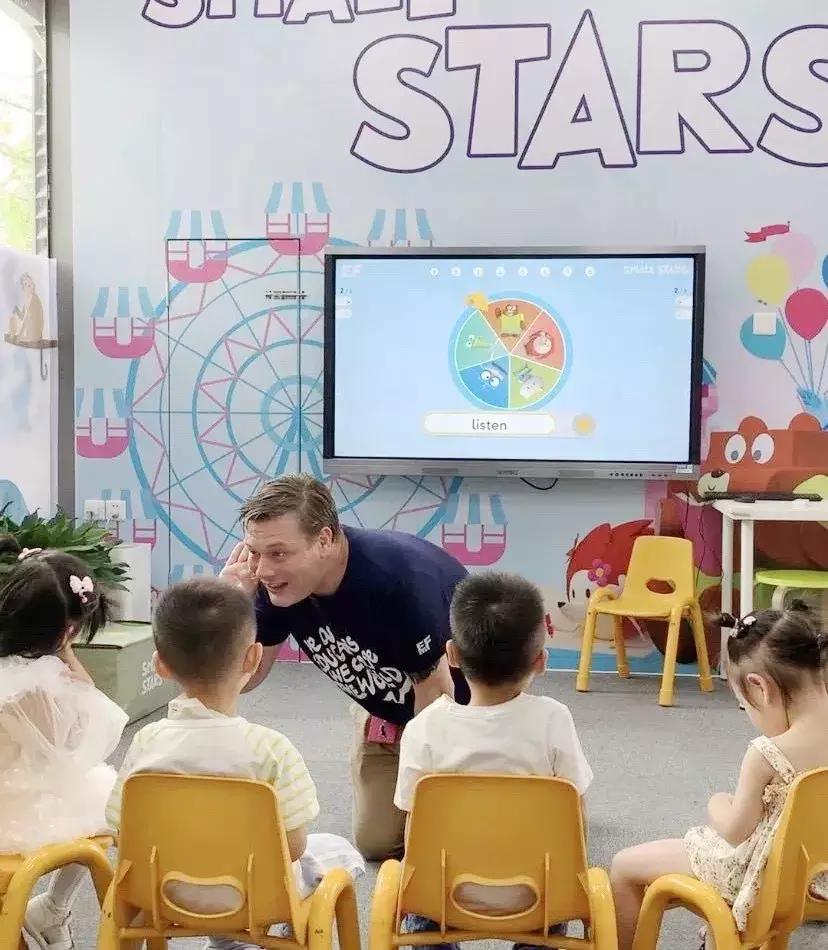 绿地606中心预售开启，实探全新升级的英孚外教试听课堂