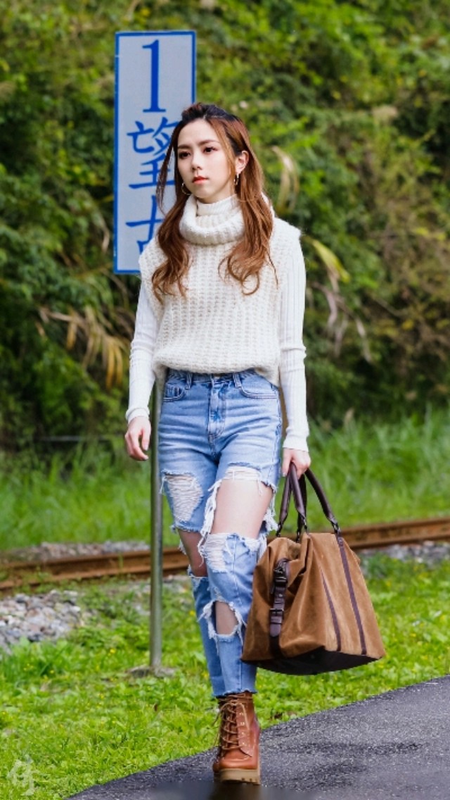 泰国版“杨幂”好性感！穿“深V裤”大秀腹肌，这身材真是爱了