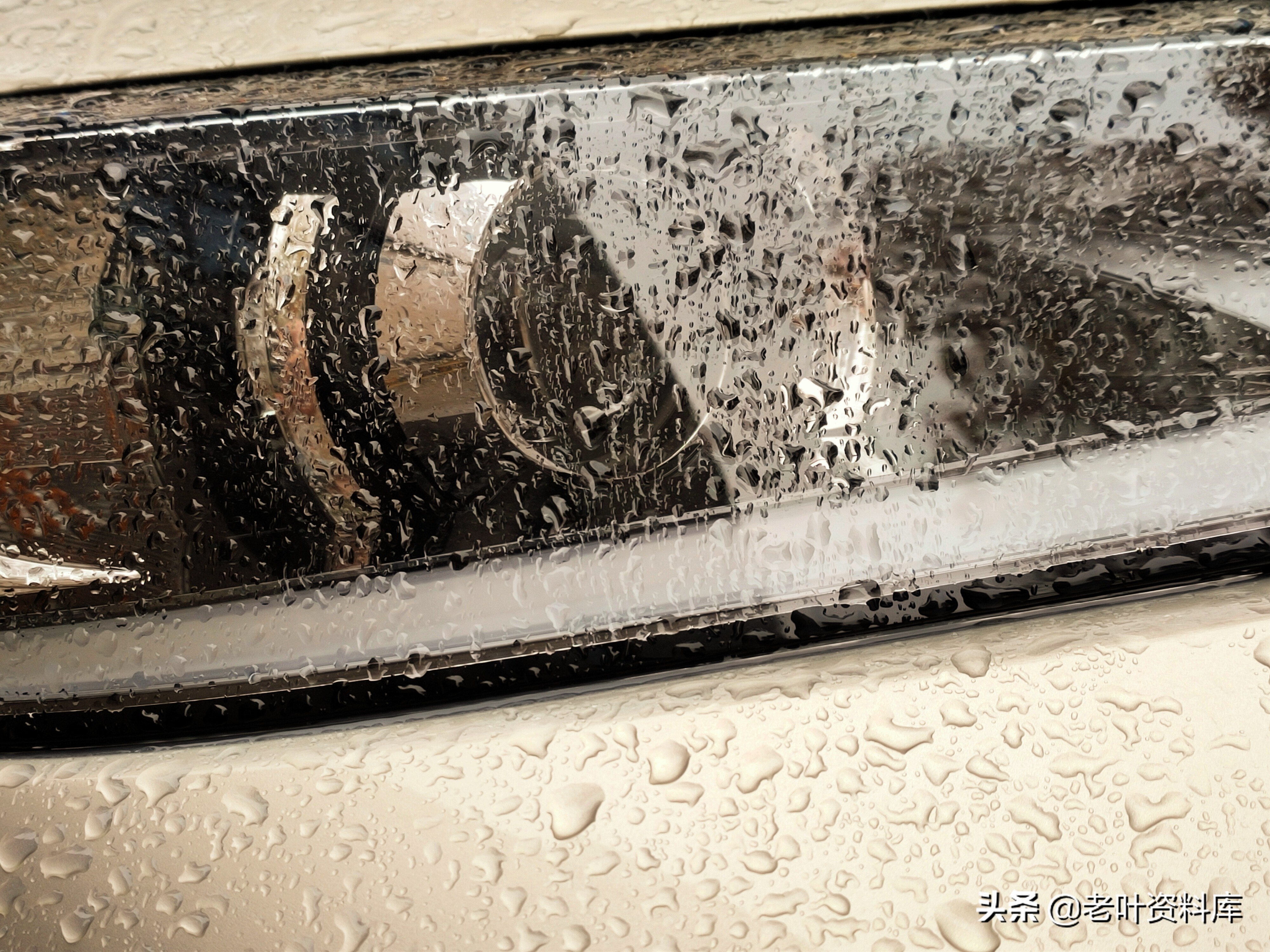 雷克萨斯es300h百公里多少个油,雷克萨斯es300h一公里2毛