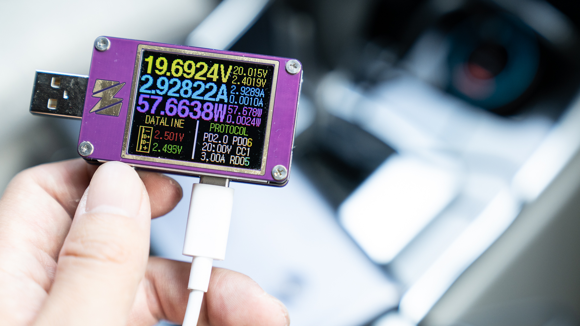 汽车人,出发!车生活补给利器,倍思160WQC5认证车载充电器分享