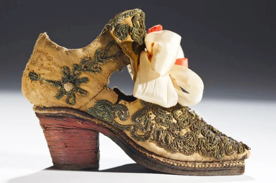 高跟鞋的前世,高跟鞋的前世故事