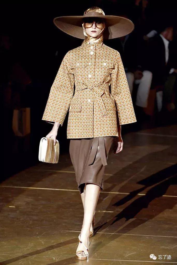 时装t台及镜前造型,时装t台秀套装