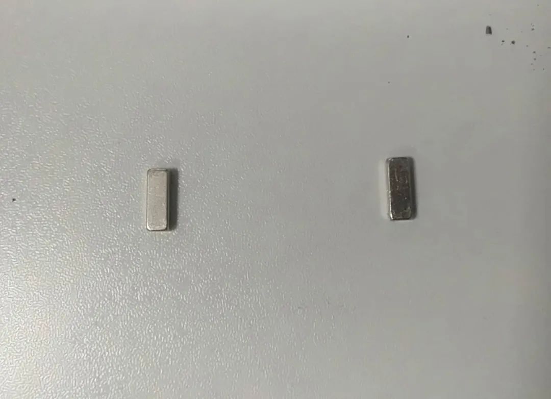 儿童贪玩被磁铁夹住生殖器，母亲抱子深夜到站求助