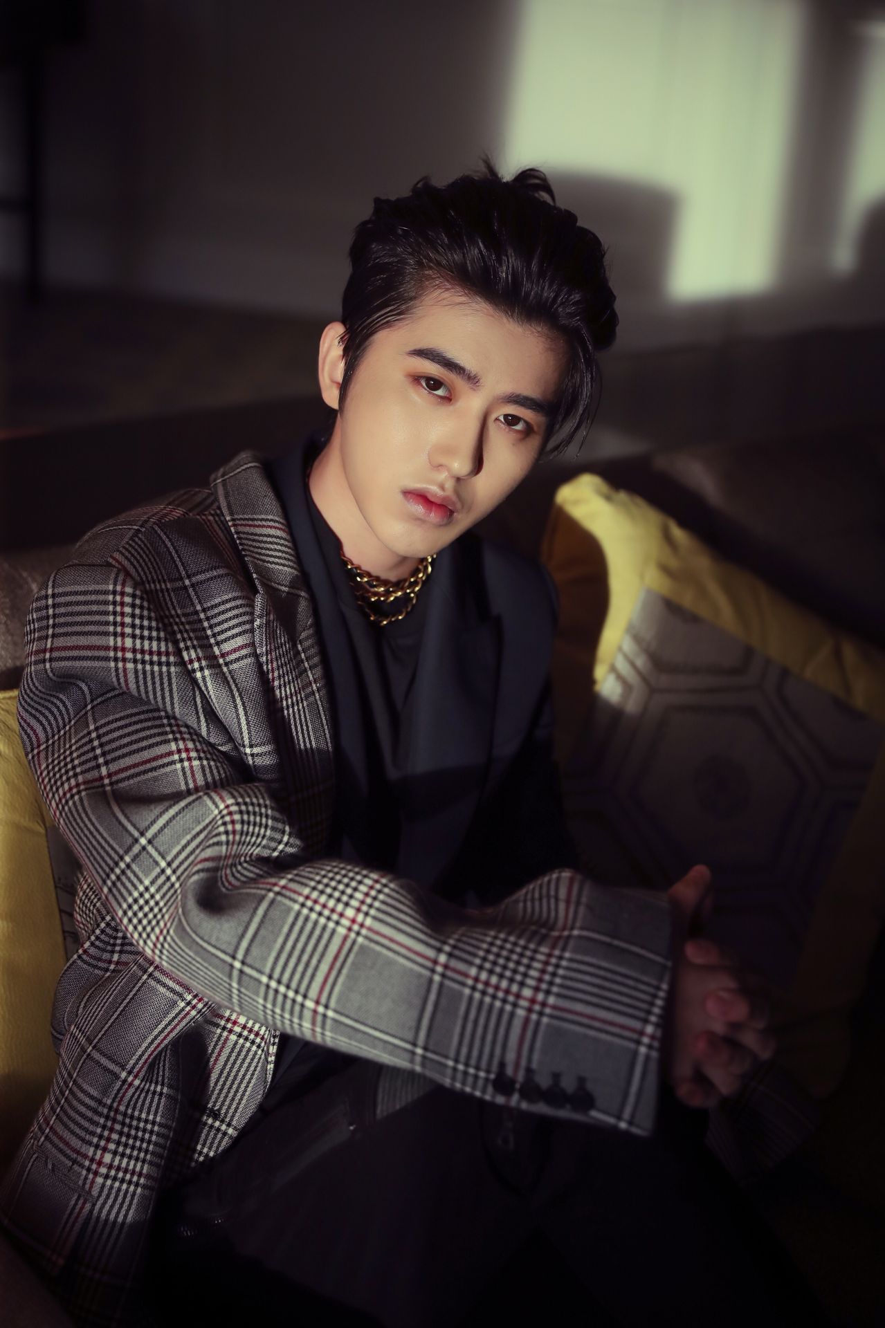 复古西装任由你学，一准帅出绅士范儿，蔡徐坤气质不错呦