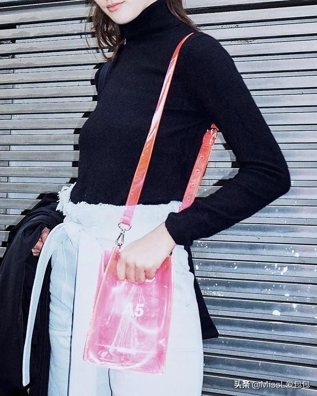 天热了买件衣服,天热了该买什么衣服呀