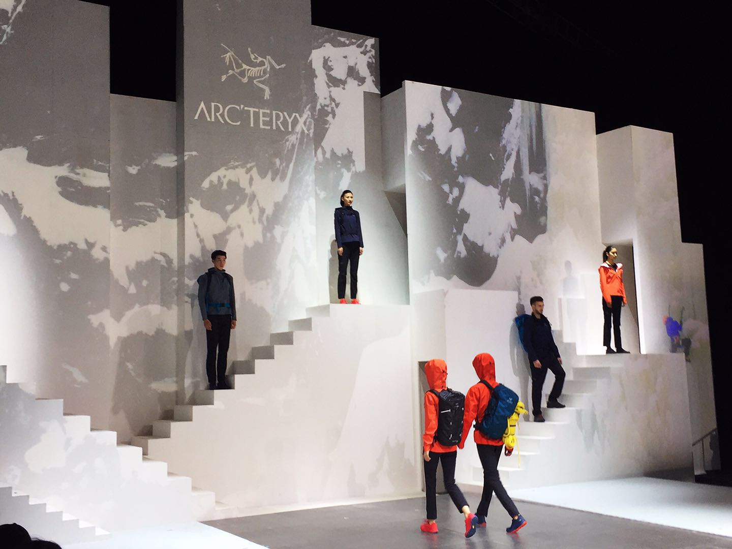 王府井奥莱uptown始祖鸟,时装发布会穿始祖鸟