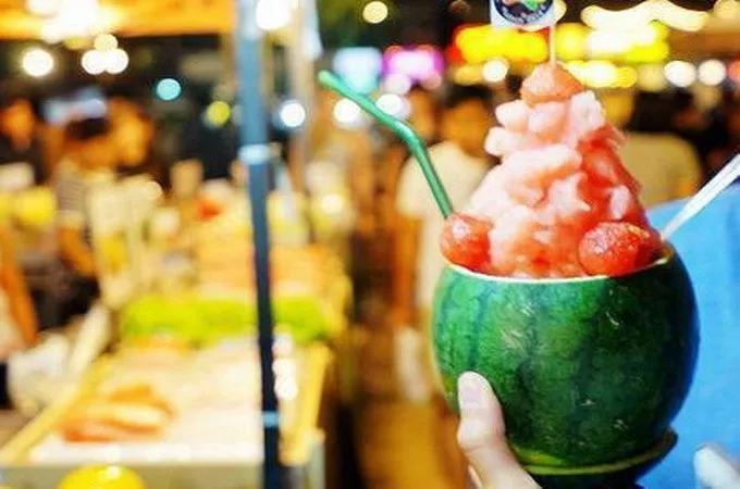 全泰国曼谷火车头夜市攻略,曼谷拉差达火车夜市全景