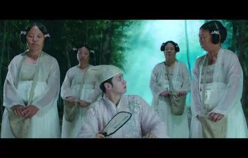 长得不美又没名气，她怎么就成了新任“星女郎”？