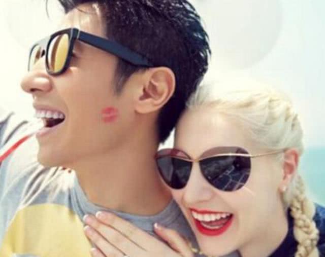 撒贝宁的结婚照,撒贝宁结婚全家照片