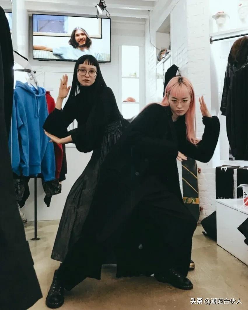 楂樹釜瀛愭儏渚ｆ挒鑹茬郴绌挎惌,鎾炶～鍑犵巼鏋佷綆鎯呬荆绌挎惌蹇冩満璧锋潵