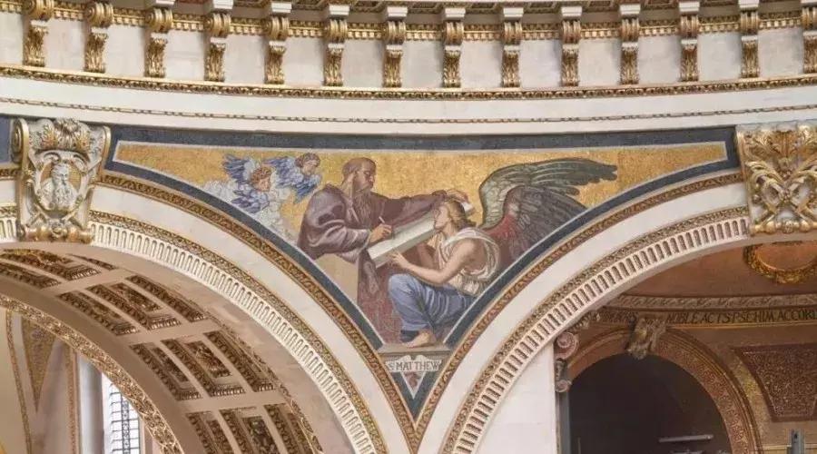 火后重生的凤凰——圣保罗大教堂