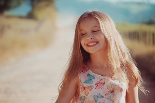 世界微笑日让我们把爱的力量传播,世界微笑日传递正能量