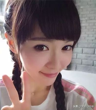 女生怎么选择眼镜好看,女生买什么样的美瞳显得眼睛有神