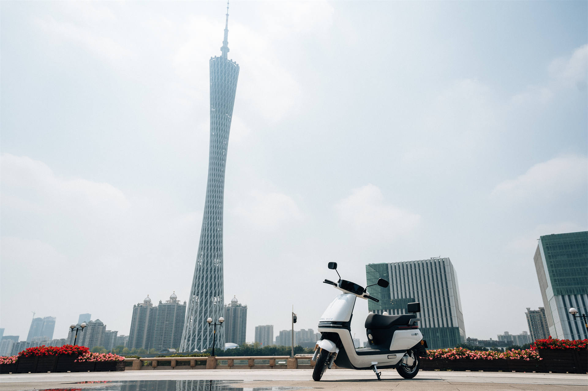 新款爱玛电动车真实测评,电动自行车续航500公里靠谱吗