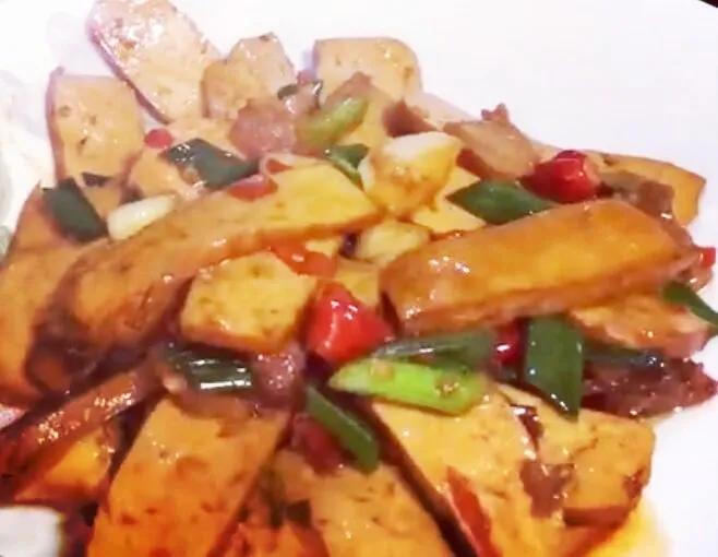 豆干炒肉脂肪含量高吗,饭店豆干炒肉怎么那么好吃