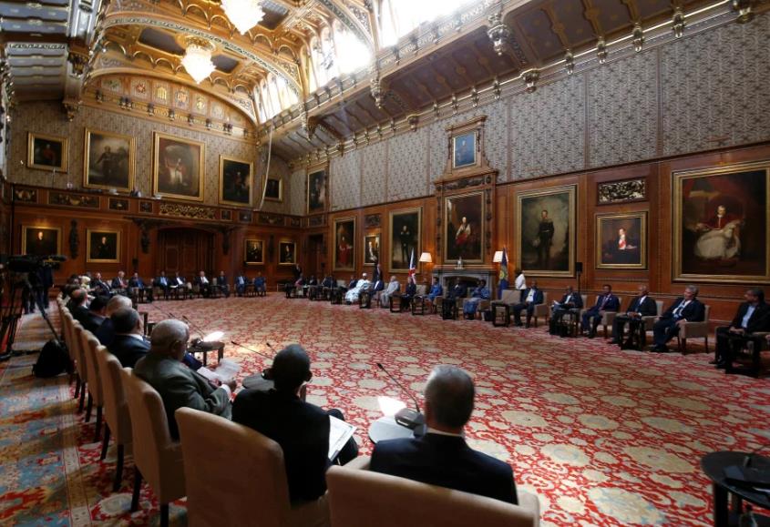 当王室成员打开大门在家里拍照时,我们才终可以一睹他们的豪宅