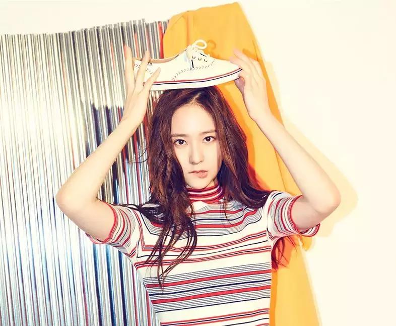 夏天什么裙子配小白鞋,夏天穿裙子可以穿小白鞋吗