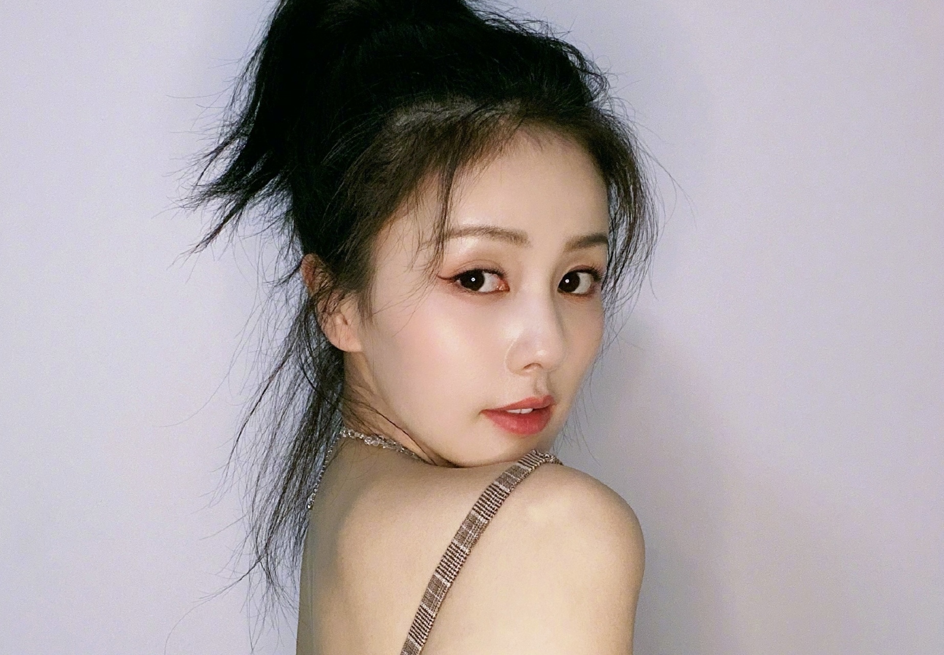 好喜欢白鹿的发际线，毛茸茸的感觉，比颜值更优秀