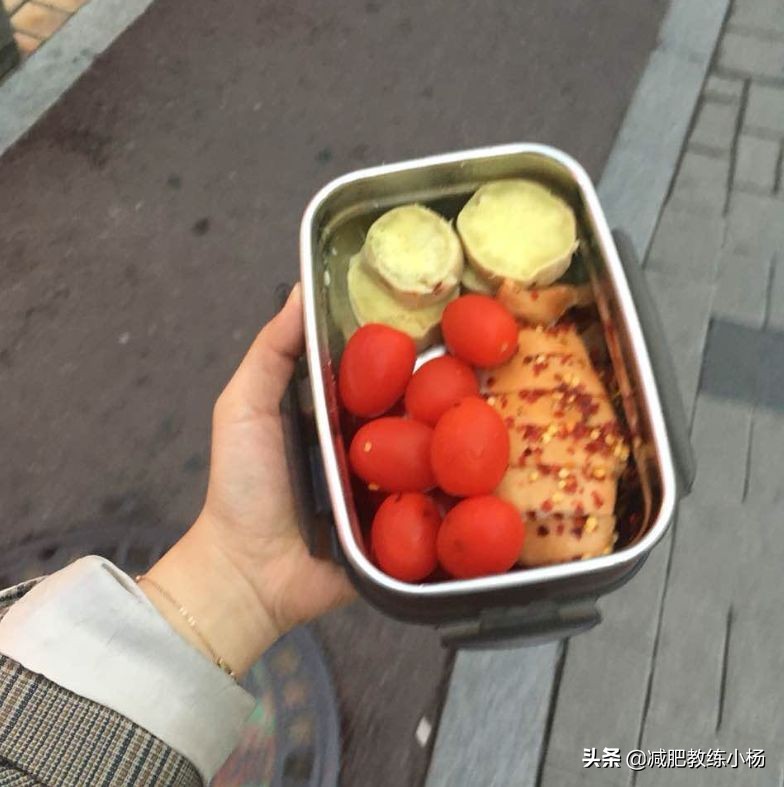 韩国胖女生减肥成女神，一年减肥56斤，减肥前先问自己一个问题