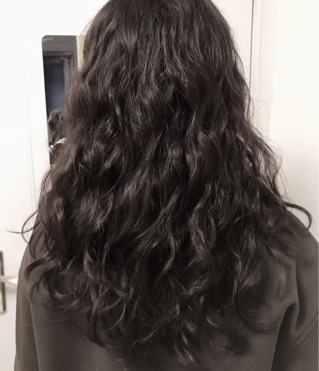 前额头发稀疏秃头适合什么发型,适合秃头少女的发型中长发