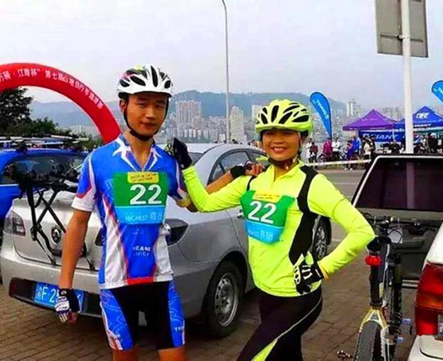 23岁小伙不顾反对娶46岁大妈,重庆小伙迎娶46岁大姐