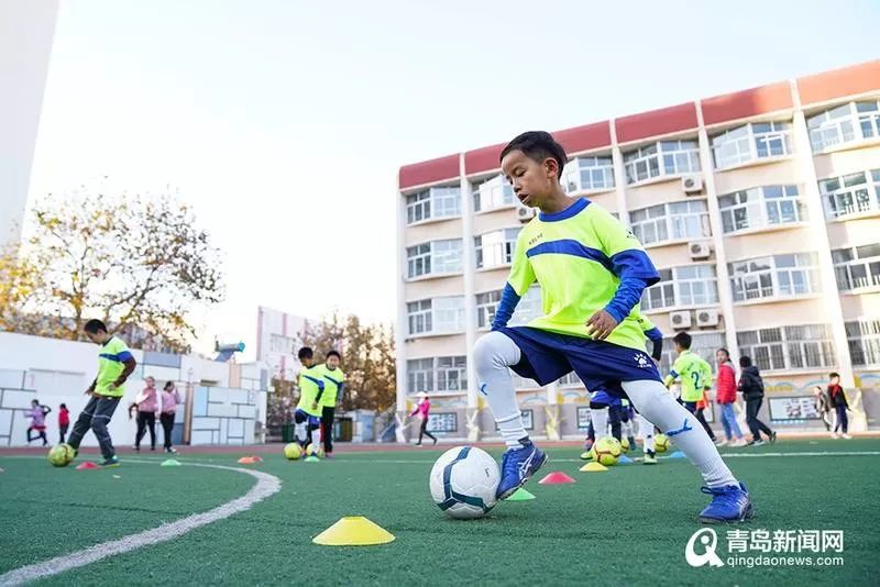 青岛16年小球员,青岛足球运动员历史最佳11人